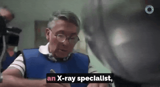 지난 3월 콜롬비아 과달라하라 데 부가에서 발견된 금속 구체를 조사하는 멕시코국립자치대학 연구진.