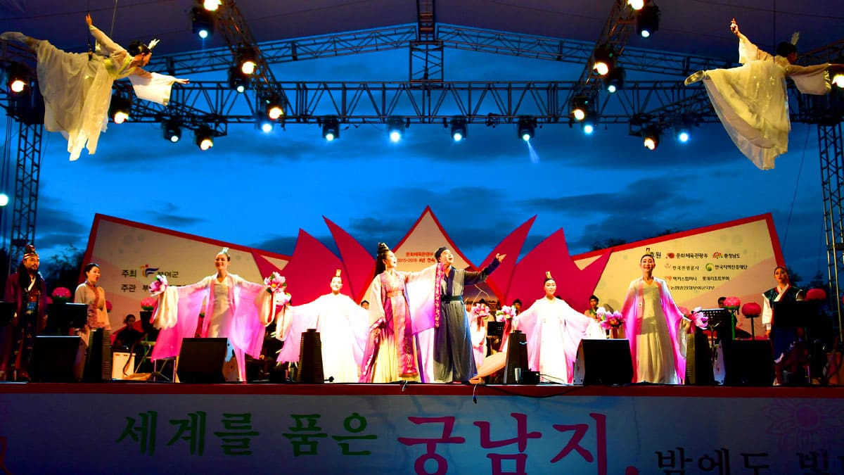 Lotus and Performances at Gungnamji