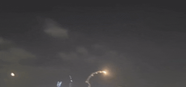 16일(현지시간) 이란 반관영 타스님 통신은 “이스라엘 방공시스템이 재앙적 오발 사고를 일으키며 (오히려) 자기 위치를 공격했다”라고 보도했다. 사진은 매체가 공유한 관련 동영상 일부. 2025.6.16 타스님 통신