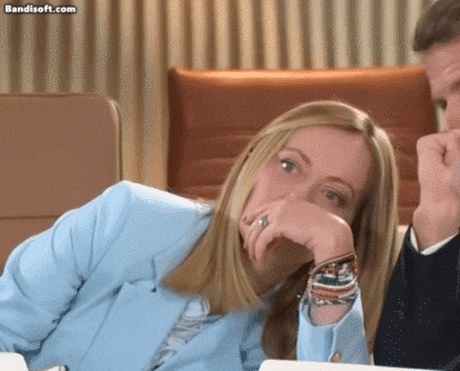 지난 16일 캐나다 앨버타 카나나스키스에서 열린 G7 정상회의에서 대화를 나누고 있는 조르자 멜로니 이탈리아 총리(왼쪽)과 에마뉘엘 마크롱 프랑스 대통령./ 엑스