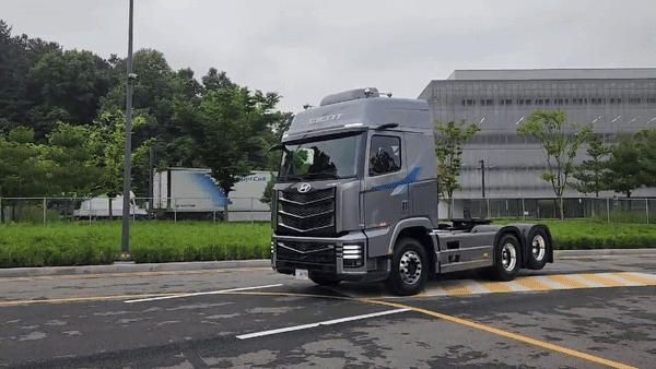 신형 엑시언트 주행모습. 영상 =최수진 한경닷컴 기자