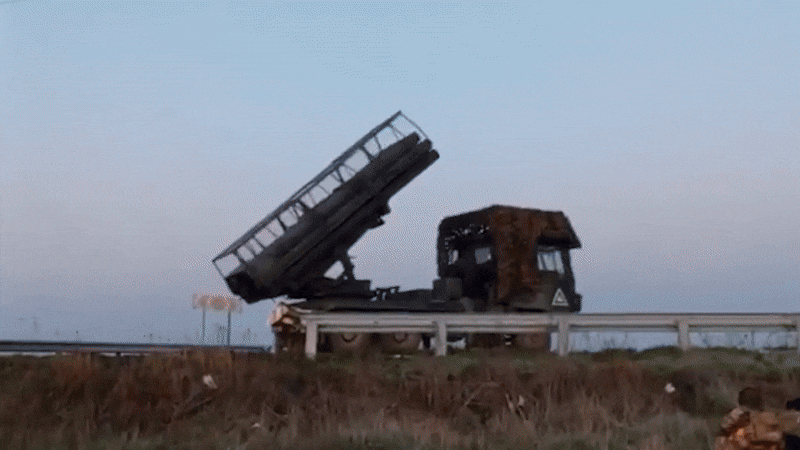 7일(현지시간) 친우크라이나 성향 텔레그램 채널 ‘슈퍼노바 플러스’(Supernova+)는 러시아군이 운용 중인 북한제 방사포 M1991 실사격 영상을 입수했다고 밝혔다. 러시아군이 우크라이나 전장에서 북한제 방사포를 운용하는 모습이 공개된 건 당시가 최초였다. 2025.5.7 텔레그램