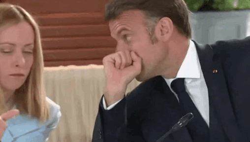 지난 16일 캐나다 앨버타 카나나스키스에서 열린 G7 정상회의에서 대화를 나누고 있는 조르자 멜로니 이탈리아 총리(왼쪽)과 에마뉘엘 마크롱 프랑스 대통령. X(엑스)