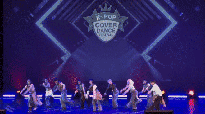 ‘2025 K-팝 커버댄스 페스티벌 인 캐나다’에서 우승팀 솔라브이 팀이 공연을 펼치고 있다.