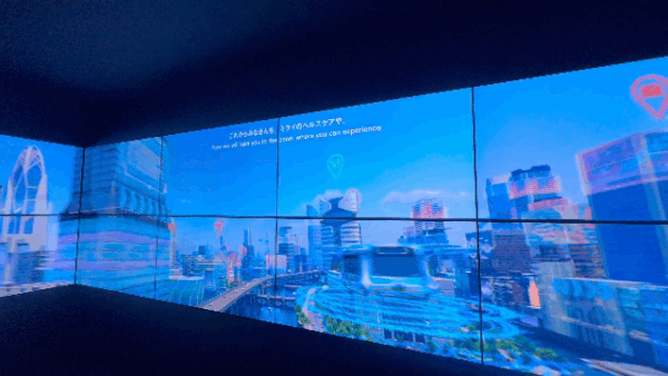 2층으로 향하는 엘레베이터에서는 25년 후 오사카를 보여준다ⓒ News1 윤슬빈 기자