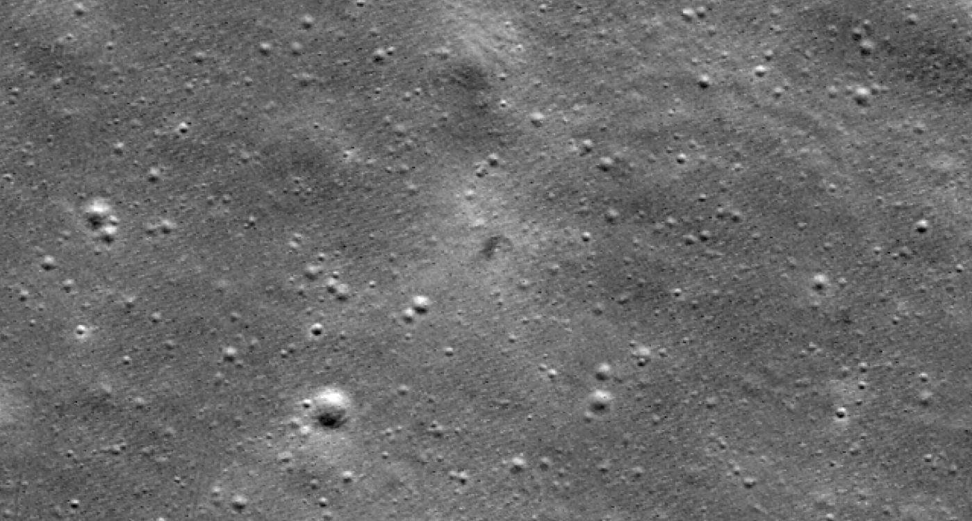 달 착륙선 리질리언스(Resilience) 추락 전과 후 비교.  NASA/Goddard/Arizona State University
