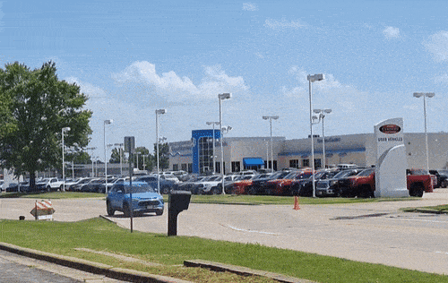 지난 22일(현지시간) 미국 미주리주의 한 도로가 팽창하자 자동차가 조심스럽게 도로를 지나고 있다. 사진=앨버트 블랙웰 스토리풀