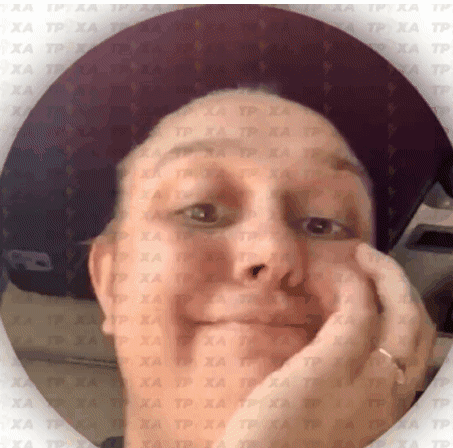 24일(현지시간) 우크라이나 남부 오데사와 자포리자를 잇는 우크라이나 52번 열차가 드니프로시 인근에서 미사일 공격의 여파로 파손되면서 부상자가 쏟아졌다. 엑스 영상 캡처