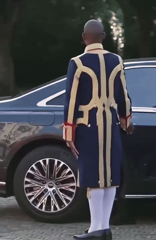 24일(현지시간) 나토(북대서양조약기구) 정상회의 참석 차 네덜란드 헤이그를 방문한 볼로디미르 젤렌스키 우크라이나 대통령이 만찬장에 도착하고 있다. 2025.6.24 엑스