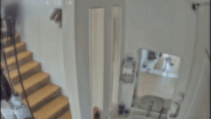 지난 18일, 제주시의 한 주택에 들어가 절도 행각 벌인 남성(화면제공 : 시청자)