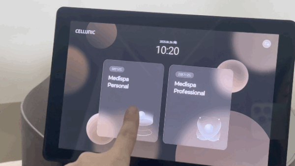 세라젬 셀루닉 메디스파 프로 제품을 동작하는 모습. ⓒ News1 이민주 기자