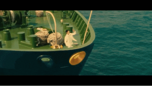 HD현대중공업 광고에 LNG운반선을 타고 등장한 배우 김우빈. /HD현대중공업 제공