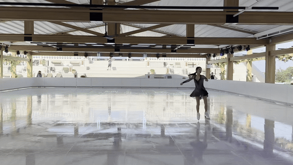 [남해=뉴시스] 쏠비치 남해 아이스비치에서 시연을 하고 있는 최다빈 피겨스케이팅 전 국가대표.  (사진=뉴시스) photo@newsis.com  *재판매 및 DB 금지