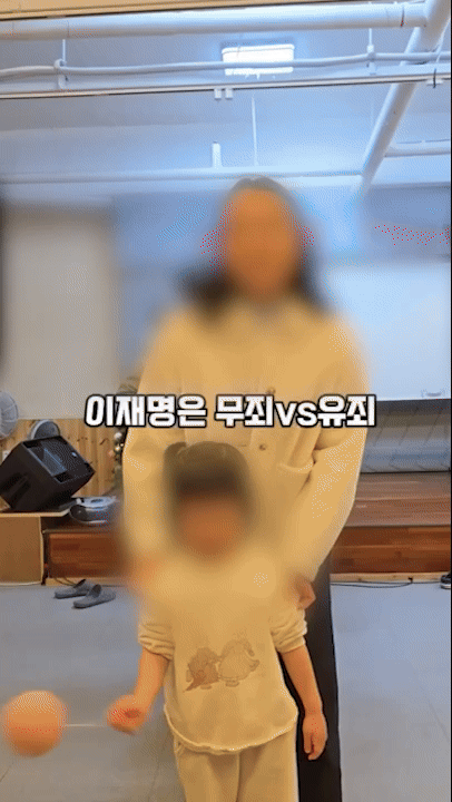 한 기독대안학교 학생들이 ‘이재명 무죄 vs 유죄’ ‘대한민국 국부는 김구 vs 이승만’ 등을 주제로 밸런스게임을 하고 있다. 기독대안학교 유튜브 갈무리