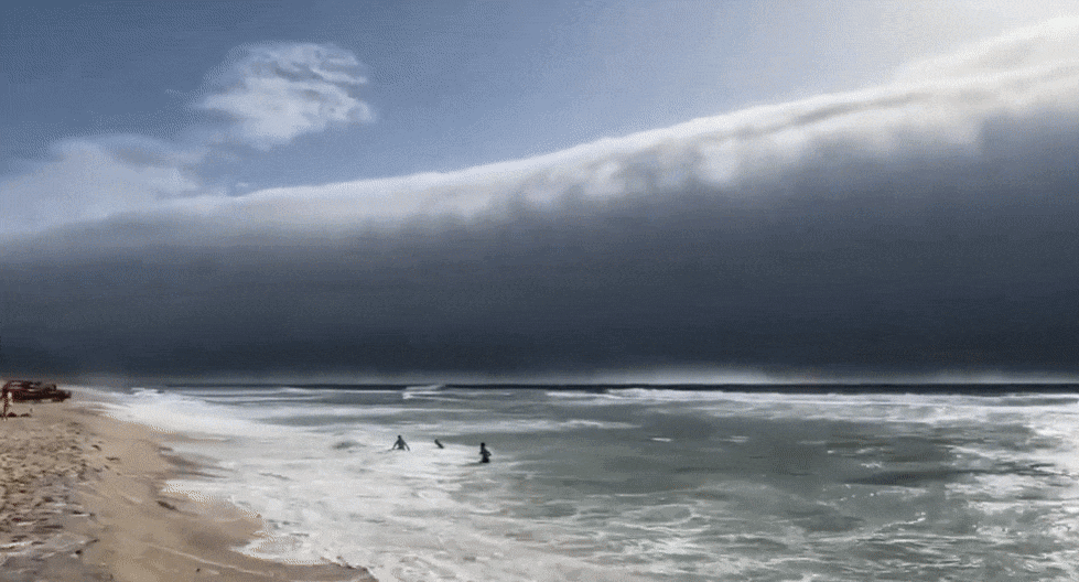 지난 주말 포르투갈 해변에서 촬영된 ‘롤 구름’(Roll Cloud)