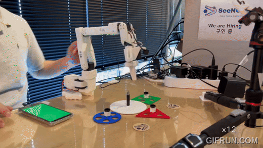 씬그립과 우상혁·김병수 교수가 개발한 모방학습 기반 로봇 /영상=씬그립
