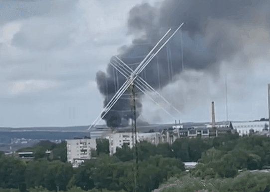 지난 1일(현지시간) 우크라이나군이 국경에서 1300㎞ 떨어진 러시아 중부 우드무르티야 공화국 이젭스크를 드론으로 공습했다. 엑스 캡처