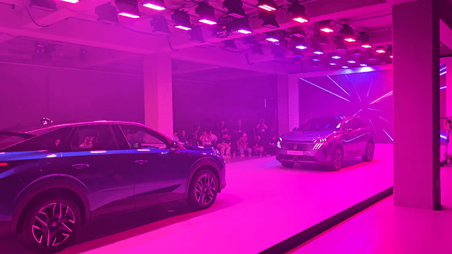 스텔란티스코리아가 3일 서울 성동구 문화예술공연장 '캔디 성수'에서 푸조 '올 뉴 3008 스마트 하이브리드'를 공개하고 있다. [영상=김종성 기자]