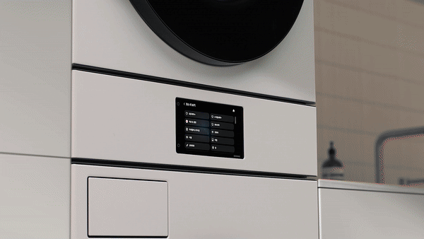 삼성전자 2025년형 상하 결합형 세탁기건조기 '비스포크 AI 원바디' 신제품 기능 활용 모습. 삼성전자.