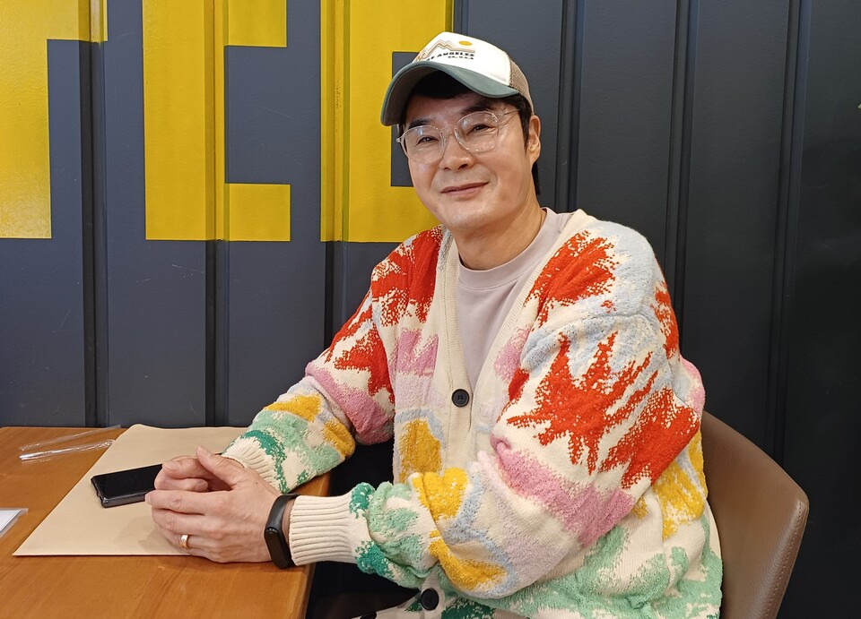장모님이 소개해줘서 환갑에 17살 연하 아내와 결혼한 유명배우