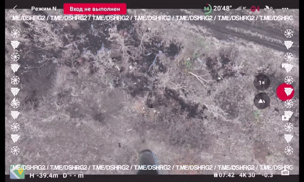 4일(현지시간) 독일과 네덜란드 정보당국은 보고서에서 러시아군이 우크라이나 전장에서 화학무기금지협약(CWC)으로 금지된 독성 물질 ‘클로로피크린’을 관행적으로 사용하고 있다고 지적했다. 사진은 2024년 10월 러시아 준군사조직(PMC) ‘루시치 그룹’이 참호 속 우크라이나군을 향해 드론으로 클로로피크린 및 이산화황 가스를 장전한 수류탄을 투하했다며 직접 공개한 동영상 일부. 2025.7. 5 텔레그램 외