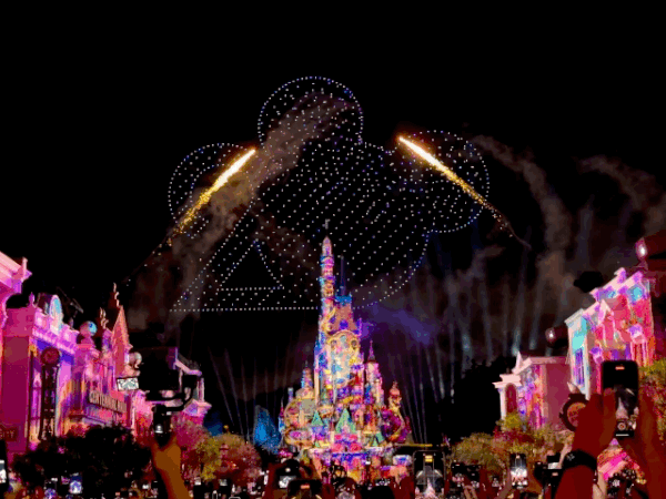 홍콩 디즈니랜드가 20주년을 기념해 마련한 야간쇼 '모멘터스' ⓒ News1 이민주 기자