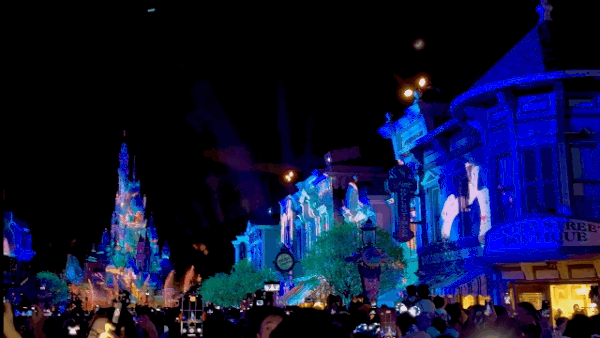 홍콩 디즈니랜드가 20주년을 기념해 마련한 야간쇼 '모멘터스' ⓒ News1 이민주 기자