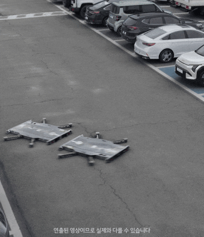 AI 주차로봇의 춤을 추고 발래파킹하는 모습