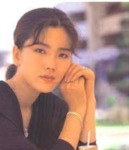 전국구 조폭이었는데.. 19살 연하 톱여배우와 결혼하고 전재산 40억 기부한 연예인