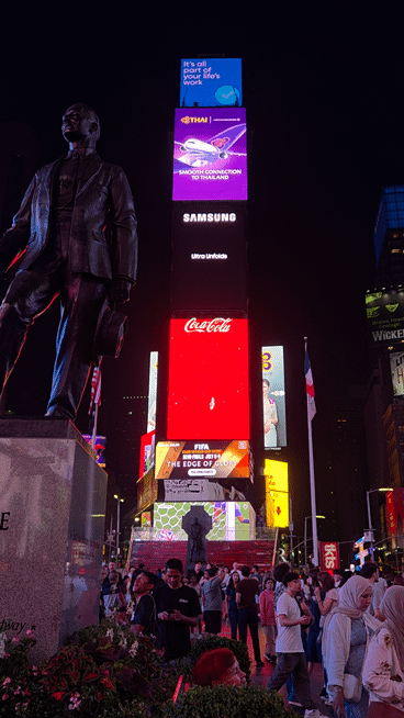8일(현지시간) 미국 뉴욕 타임스퀘어 전광판에 삼성 갤럭시 2025 언팩 광고가 나가고 있는 모습.ⓒ임채현 기자