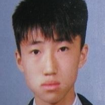 어렸을 적 찢어지게 가난해서.. 새옷 입고가면 도둑취급 받았던 초등학생은 먼훗날