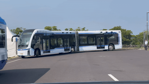 우진산전의 친환경 전기굴절버스 'K-트램'./영상=백유진 기자 byj@