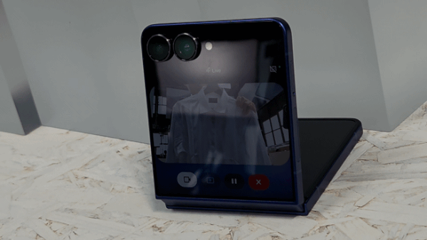 갤럭시Z플립7에서 제미나이 라이브를 통해 옷 추천을 받는 모습2025.07.09./뉴스1 ⓒNews1 김정현 기자