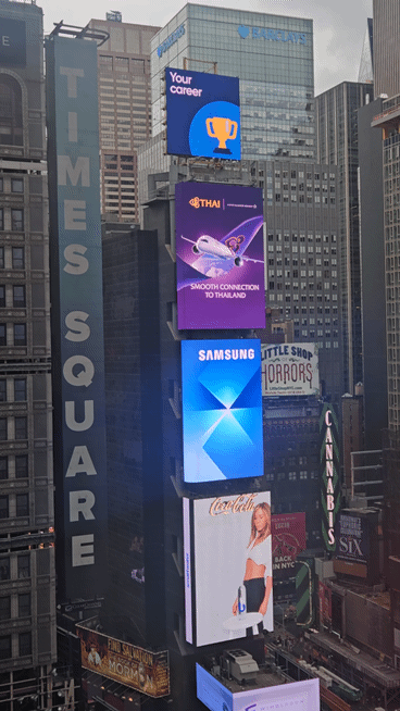 [뉴욕=뉴시스] 박은비 기자 = 9일(현지 시간) 저녁 뉴욕 타임스퀘어 한복판에 '갤럭시 언팩(Galaxy Unpacked)'을 알리는 옥외광고가 보이고 있다. 2025.07.08. silverline@newsis.com