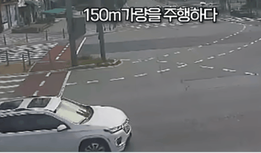 지난달 16일 세종시 나성동의 한 도로에서 시내버스가 앞차를 들이받고도 횡단보도를 지나 150m가량 주행했다 [사진=세종시청/연합뉴스]