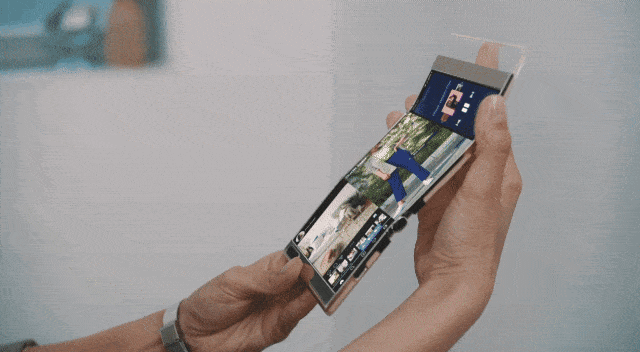 화면을 병풍처럼 2번 접을수 있는 삼성 폴더블폰 시제품. 영상 = 삼성디스플레이