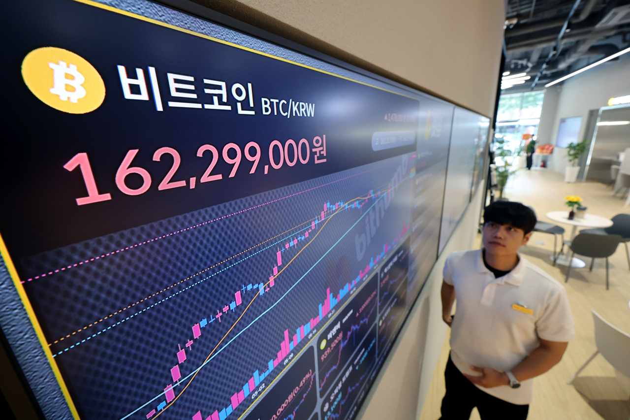 비트코인, 구글·아마존 제치고 글로벌 시총 5위 등극[요동치는 가상자산]