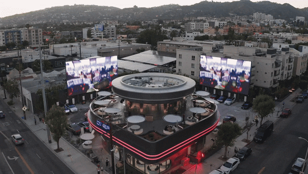 테슬라가 만든 미래형 레스토랑이 개장할 준비를 하고 있다. (영상=WC Drone Productions 유튜브)