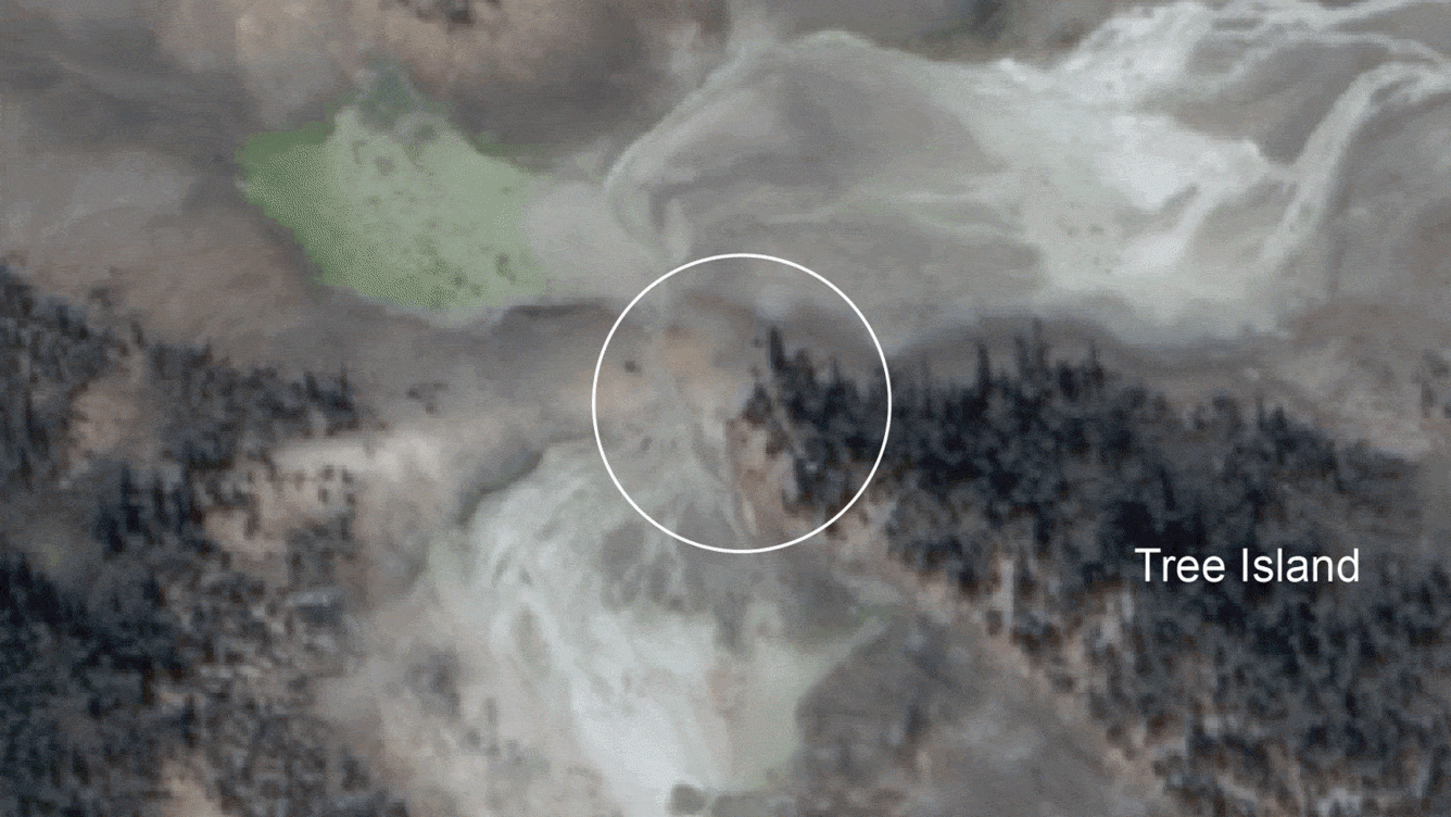 위성사진에 포착된 새로운 웅덩이 모습. MAXAR 제공