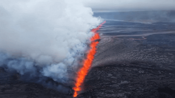 16일 아이슬란드 순드누크르 분화구에서 화산이 분화했다. (영상=아이슬란드 시민보호국 페이스북)