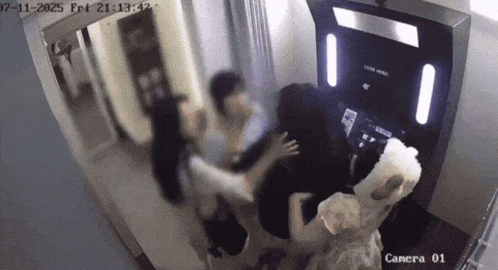 베트남 하노이서 한국인 여성들이 베트남인 여성들 폭행하고 있는 영상./온라인 캡처