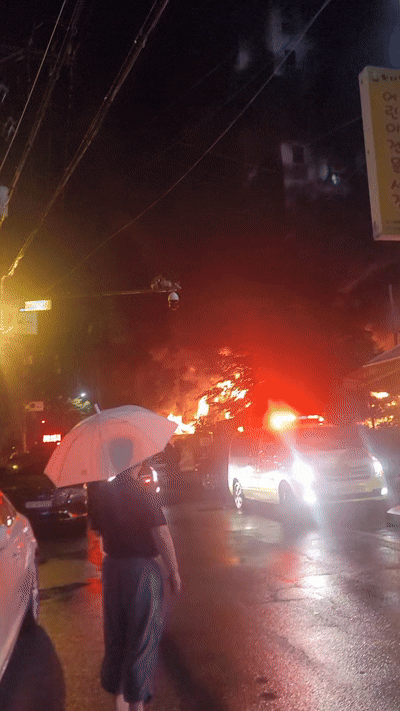 18일 오후 광명시 소하동 한 아파트에서 불이 났다. 영상은 당시 현장 모습. [영상=독자]
