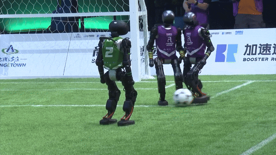 4대의 휴머노이드 로봇 팀이 축구 토너먼트의 결승전에서 뛰고 있다. (출처=중국국제텔레비전 유튜브)