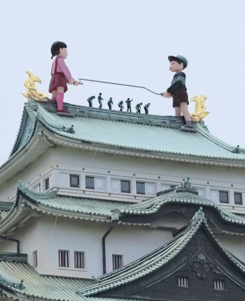 일본의 나고야성(名古屋) 천수각에서 단체 줄넘기를 하는 모습이 담긴 영상이 일본 넷플릭스 공식 계정에 올라와 논란이 됐다. 일본 넷플릭스 엑스(X) 캡처