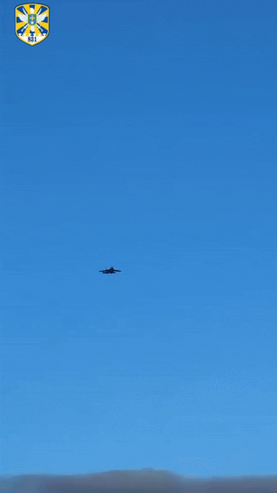 우크라이나 안보매체 디펜스 익스프레스에 따르면 최근 우크라이나 공군 제39 전술항공여단은 레이더 파괴용 공대지 미사일 AGM-88 함(HARM)을 활용해 러시아 레이더 시설을 파괴했다. 사진은 2023년 10월 우크라 공군이 수호이(Su)-27로 함 미사일을 발사하는 모습. 2023.10.17 텔레그램