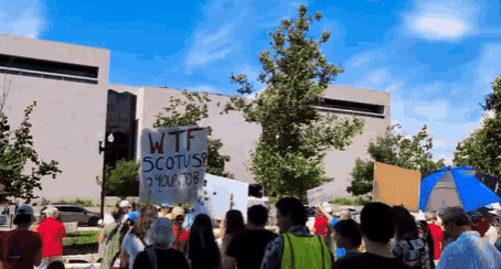 미국 항공우주국(NASA) 예산 감소에 항의하는 NASA 과학자와 시민들이 미국 워싱턴DC에서 피켓을 들고 집회를 열고 있다. 집회 주최 측 SNS 제공