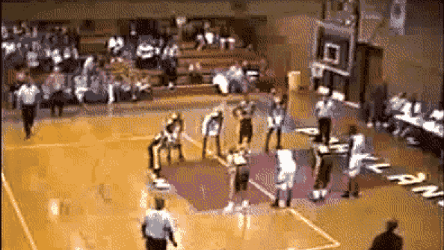 자유투 시도 때 일부러 에어볼을 쏜 크리스 폴. 유튜브 캡처