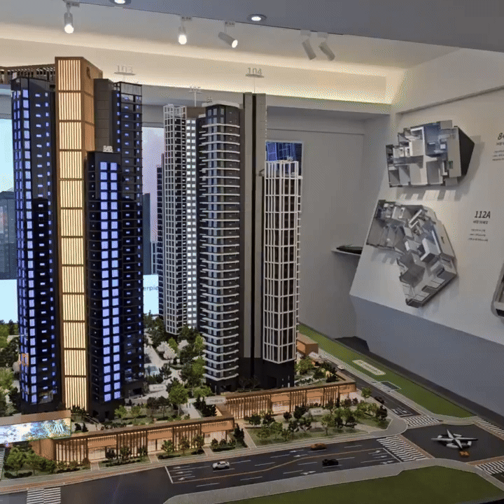 대우건설의 개포우성７차 홍보관에 마련된 ‘써밋 프라니티’ 모형도. 2025.07.21 [동영상=이효정 기자 ]