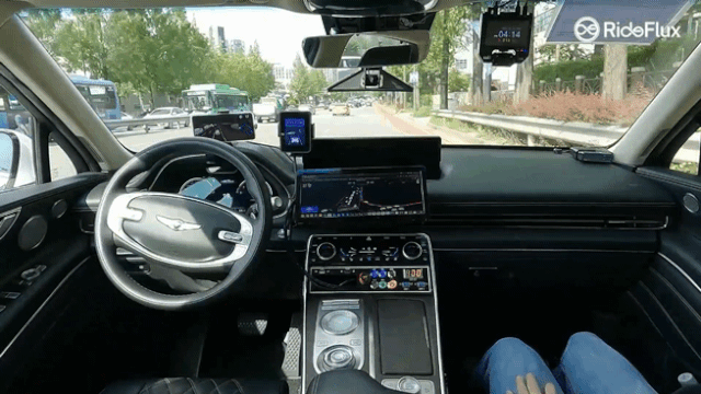 운전석을 비운 라이드플럭스의 자율주행차가 최고 시속 50㎞로 부드럽게 달리고 있다. 라이드플럭스 유튜브 캡처