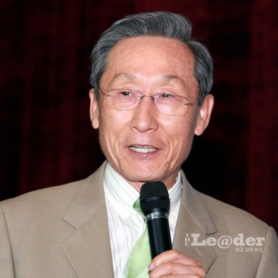 “고기 먹지마세요..” 강연 후 축산업계 협박받아 잠적 후  19살 연하와 결혼한 유명인